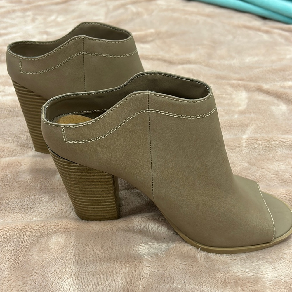 DV brown bootie